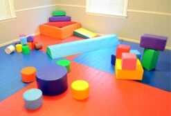 AK Athletic Equipment Roll-Up Playroom Flooring 5' X 5'